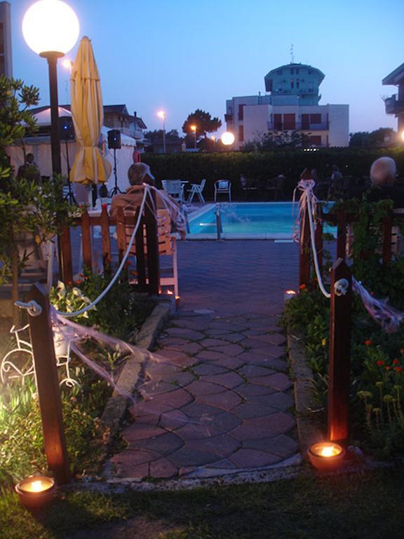 Hotel Primavera Lido Di Savio Exterior foto